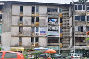 An ordinary five-storey apartment complex is in Cocody