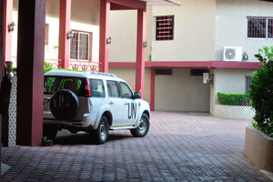 UN jeep is in the Hotel Nouvelle Pergola