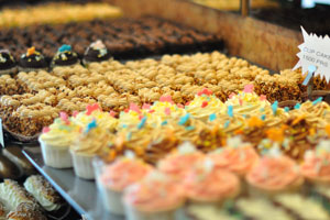 Cupcakes are in the Pâtisserie Abidjanaise confectionery