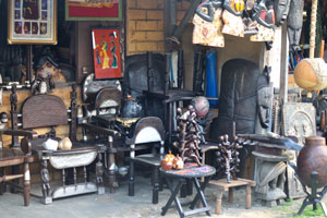 There are a lot of artifacts from different parts of Côte d’Ivoire on the CAVA souvenir market