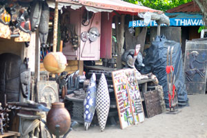 CAVA is a good place to find different handicrafts, cloths, statues, furniture, jewelery, african sheets and paintings