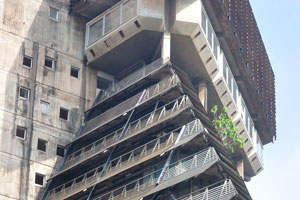 La Pyramide is one of the first high-rise buildings built in the Plateau area at the time of the Ivorian miracle