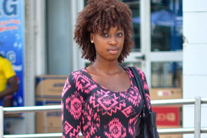 A beautiful Ivorian woman is on the street
