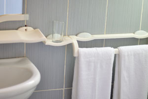 Complexe Hôtelier Olympe: clean white towels are in the bathroom