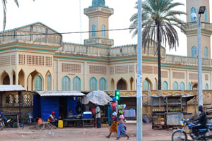 The street adjacent to the Grand Mosque