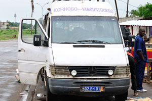 “Korhogo-Yamoussoukro” microbus can take you to the city of Korhogo from the bus station of Gare Routiere