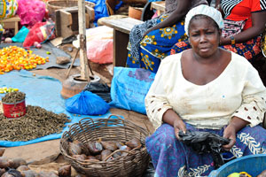 A female vendor of giant African snails is at the market of Le Marché de Mô Faitai