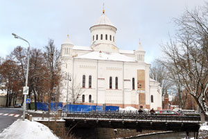 The Užupis bridge is on the background of the Cathedral of the Theotokos