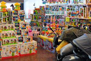Musical toys of large size are for sale in UAB “VAIKUTIS” baby store