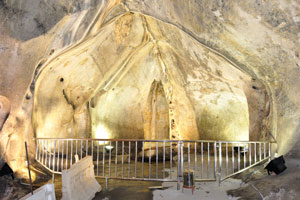 Batu caves took its name from the Sungai Batu or Batu River, which flows past the hill