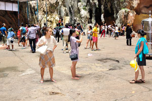 The place around Cathedral Cave is buzzing with people creating a really nice atmosphere