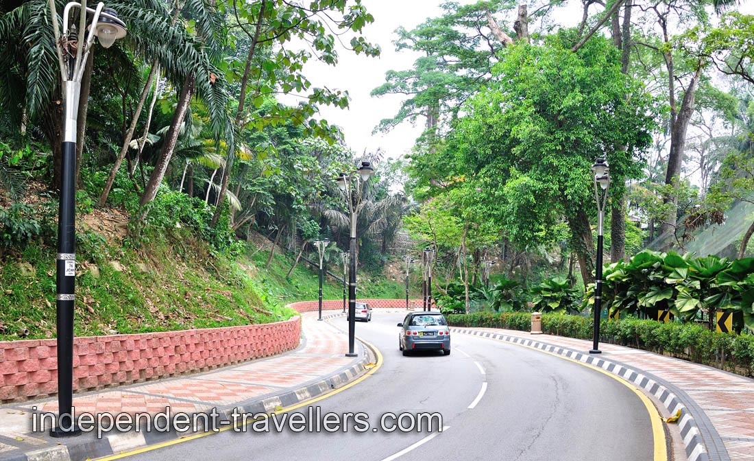 We are walking from KL Bird Park to KL Butterfly Park along this road