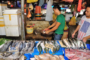Fresh fish cost from 4.5 to 5 Malaysian ringgits per 500 grams, it can be cleaned right in the market