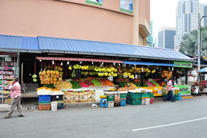 “Jual Santan” shop sells the great variety of fruits