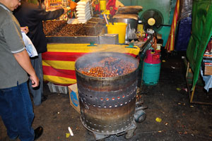 The process of preparing roasted chestnuts in Chinatown