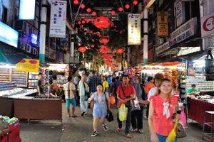 One evening I was walking in the crowded Chinatown and I saw young woman rushing at me! Seriously... I'm kidding