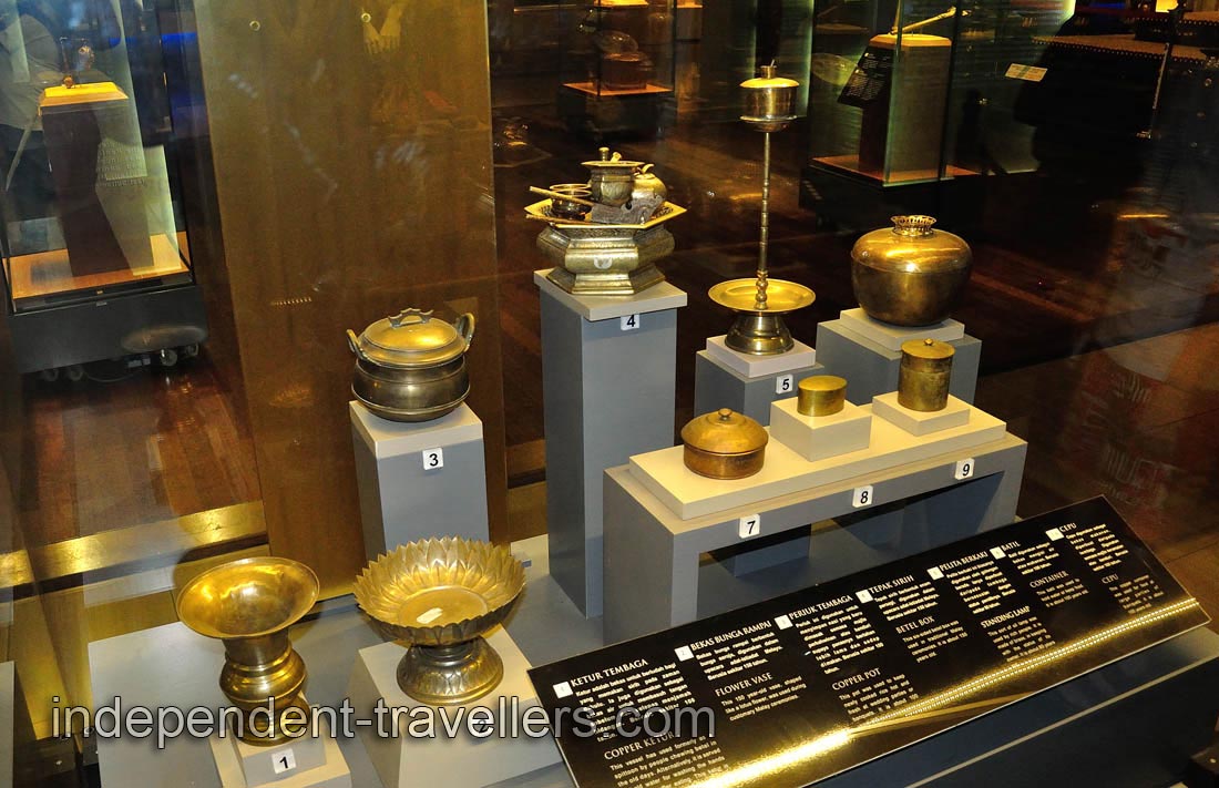 Flower vase &ldquo;2&rdquo;, Copper pot &ldquo;3&rdquo;, Betel box &ldquo;4&rdquo; and Standing lamp &ldquo;5&rdquo;
