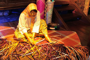 Technique of carpet making in the Orang Asli museum 