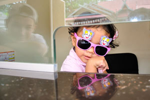 Little malaysian girl with the sunglasses