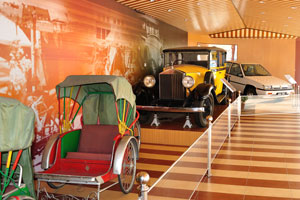 In the vicinity of the museum building, there are a number of outdoor displays of transportation in Malaysia
