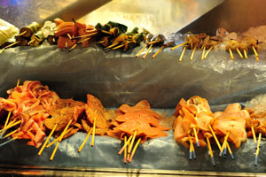 Tiny skewers of fresh meat, fish or vegetables are ready to be cooked for you