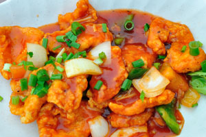 Abdul's Chalets restaurant: “Sweet & Sour” chicken is decorated with onion