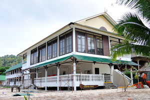 Carver Cove is a newly constructed building which is located on the Teluk Dalam beach of the Besar island