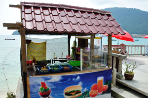 Fresh juice stall is located beside Suhaila Palace
