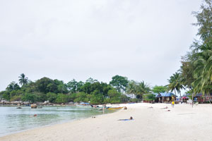 I am walking along the beach to Coral View Island Resort