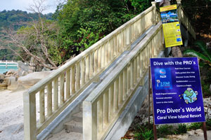 Advertisement of Pro Diver's World in the beginning of the pedestrian bridge