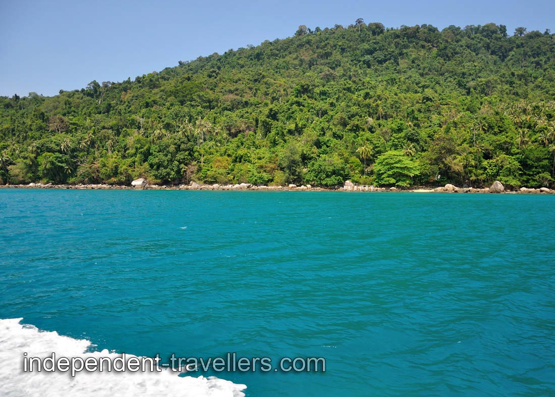 While we drove along the Perhentian Kecil island we realized that the color of water was stunning