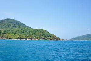 Both Perhentian islands have appeared before our eyes: Kecil is on the left and Besar is on the right