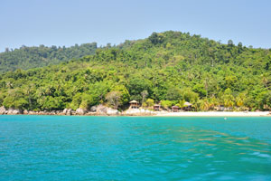 We had the first stop beside the Perhentian Kecil island in this place