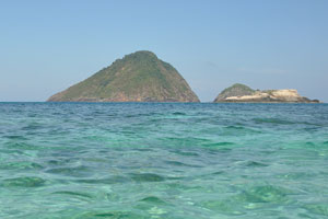 View of the Susu Dara islands from the Rawa island