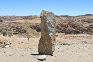 This stone is located on C14 road at the following geo coordinates: -23.302590, 15.776495