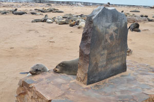The monument to Pieter Stephanus Gouws is installed at the Cape Cross Seal Reserve