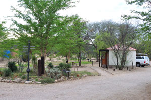 This campground is located at the following geo coordinates: -21.999443, 16.922058