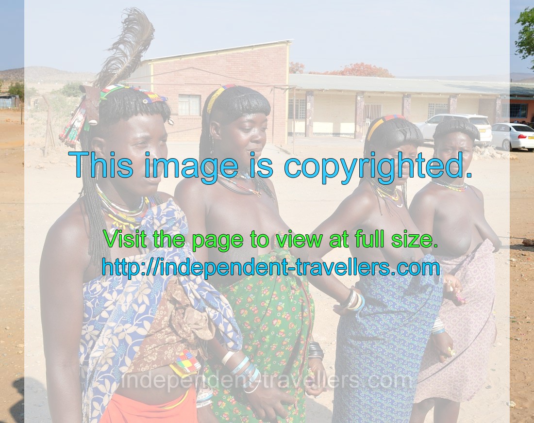 I was lucky to photograph these lovely pregnant Zemba women
