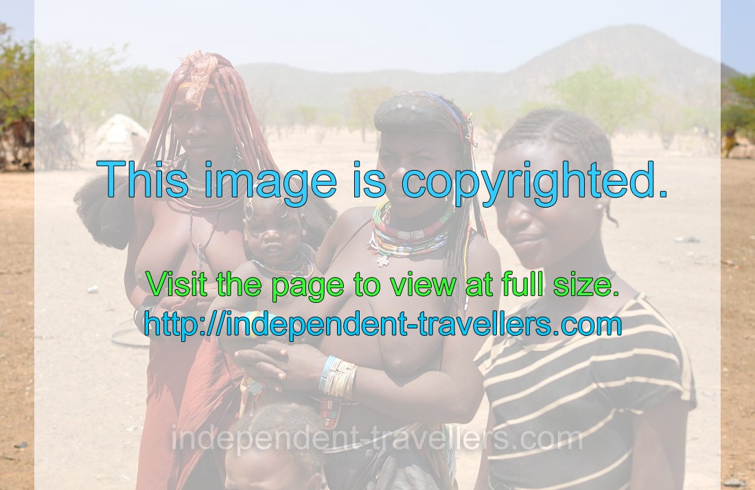 A Himba woman is on the left and a Zemba woman is in the center
