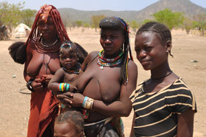 A Himba woman is on the left and a Zemba woman is in the center