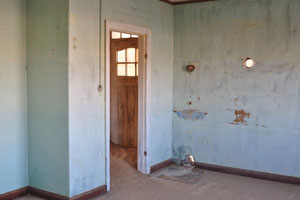Kolmanskop town is what remains of a diamond boom in the early 1900s, and now abandoned