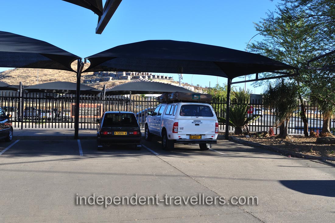 The Toyota Hilux 4x4 is located at Metro parking lot near Metro Hyper shopping mall