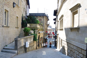 The street of Contrada del Collegio is between the buildings 34 and 38