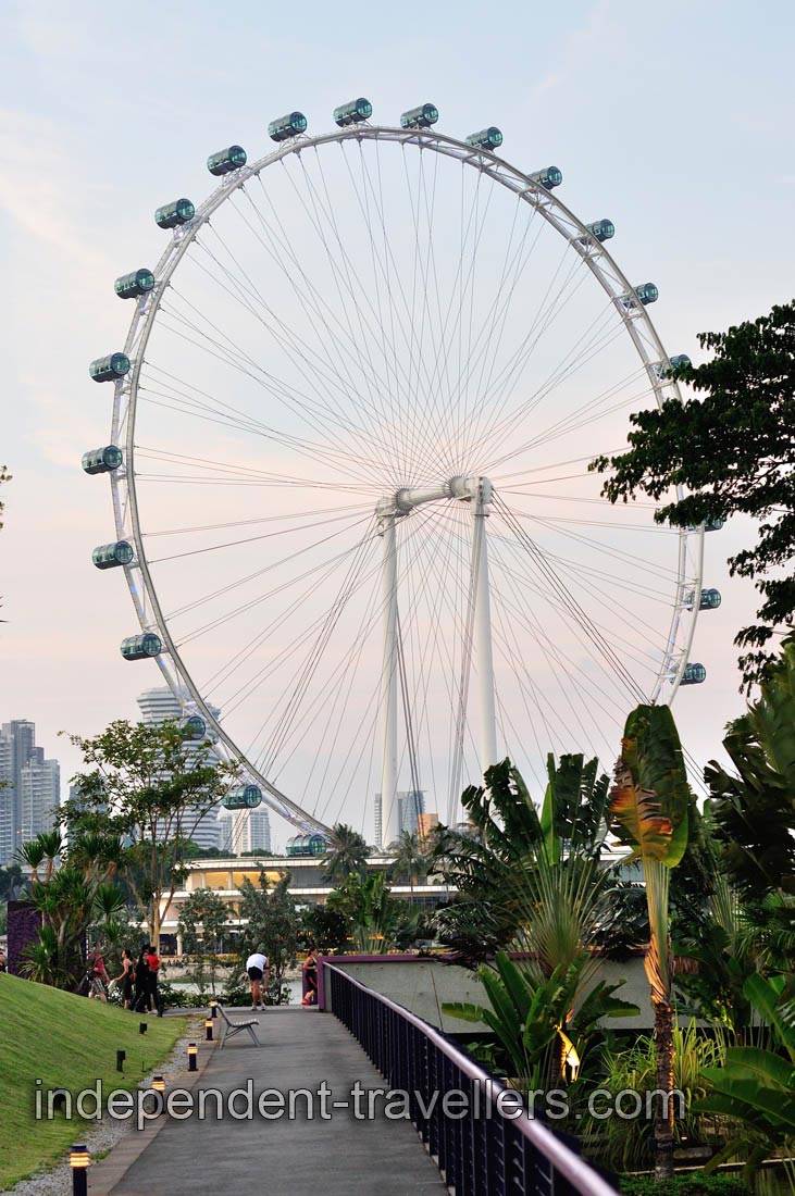 Singapore Flyer is a very huge Ferris wheel in Singapore