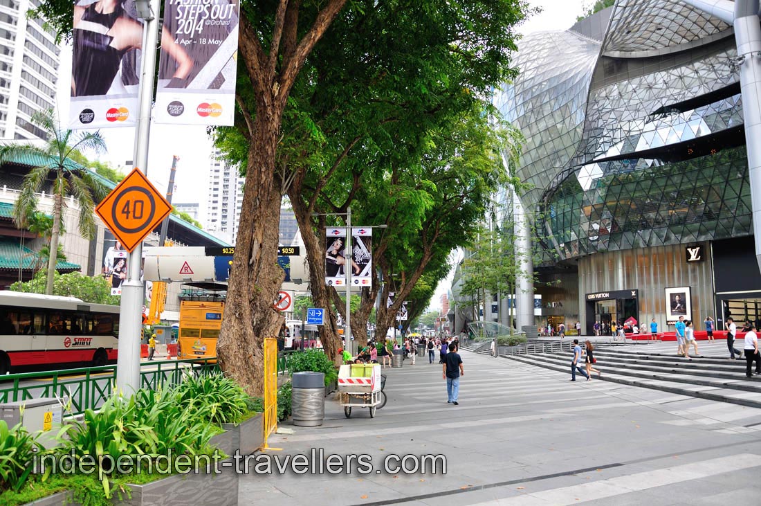 ION Orchard started operating on 21 July 2009, occupying 335 food and retail outlets