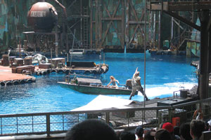 There are 3 “Waterworld” shows everyday, their schedules are 12:30 pm, 2:30 pm and 5:30 pm