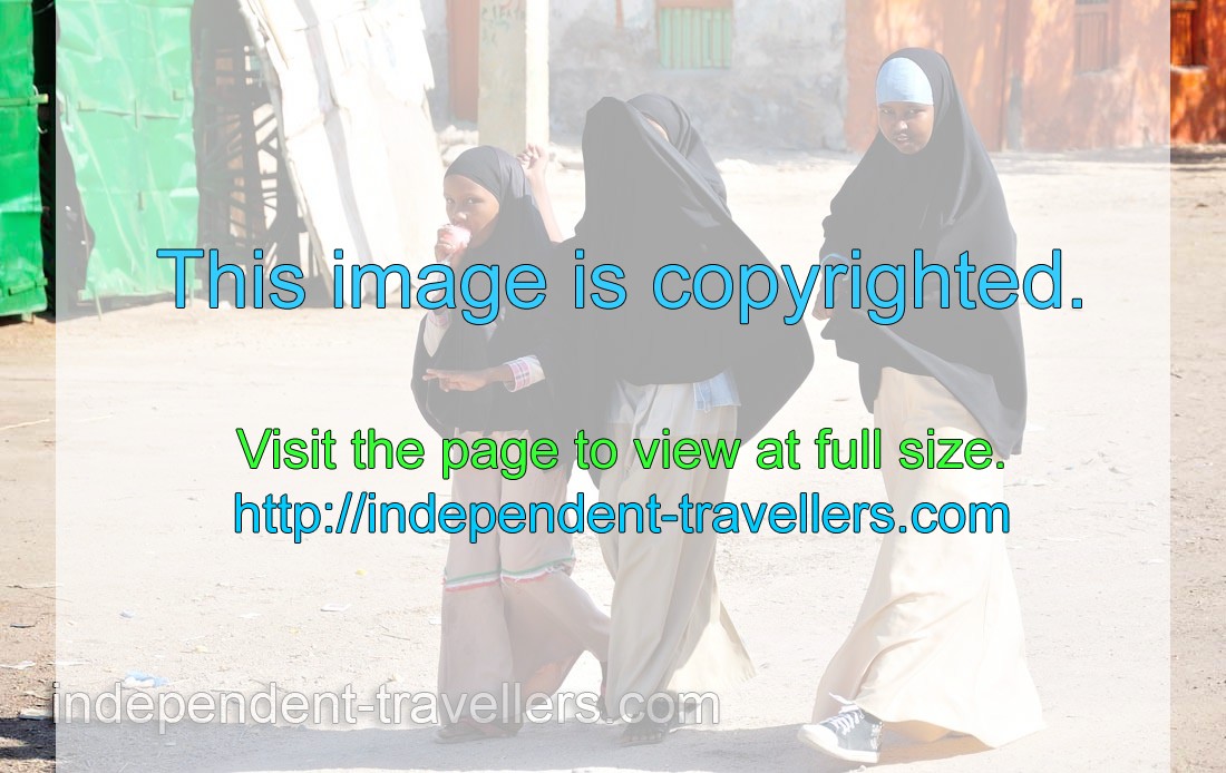 Young Somali girls dressed in muslim clothes