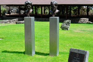 Günther Kunkel & Mary Ann Kunkel statues