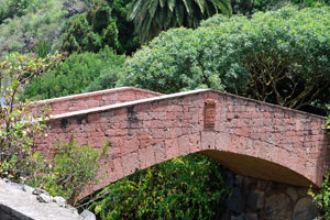 The Stone bridge spans over the Guiniguada ravine
