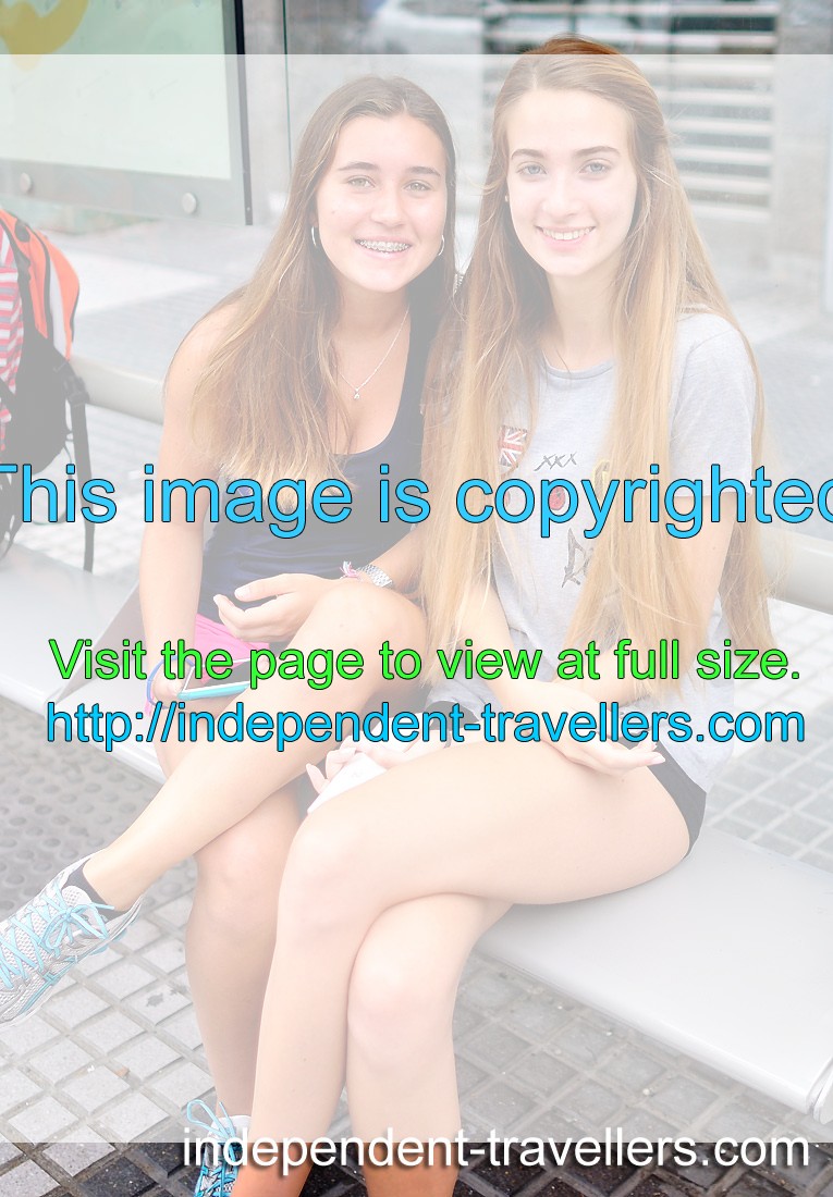 Two charming Spanish teenage girls are at Mesa y López (C.S. Alcaravaneras) bus stop
